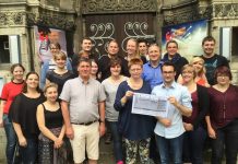 Evangelische Jugend überreicht Spende für die Flüchtlingsarbeit