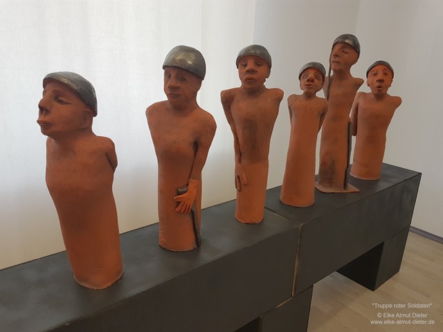 Elke_Almut_DieterTruppe_roterSoldaten