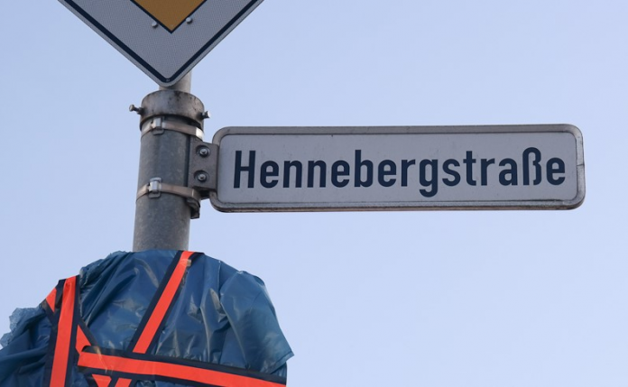 Henne_Strassenschild