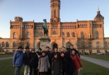 Japanische Studenten in der Jugendkirche