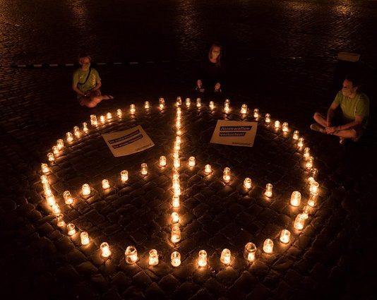 Einhundert mutige Sozialdemokraten – die Meute hat die Verfolgung sofort aufgenommen!