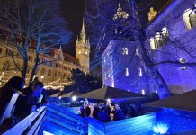 Weihnachtsmarktflöße im Burggraben
