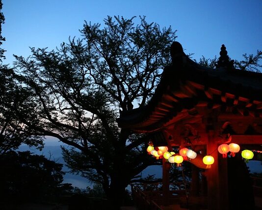 Hurra! OB Kornblum pflanzt einen Baum!