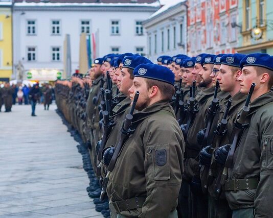 Stell Dir vor, es ist Krieg – und alle müssen hin!